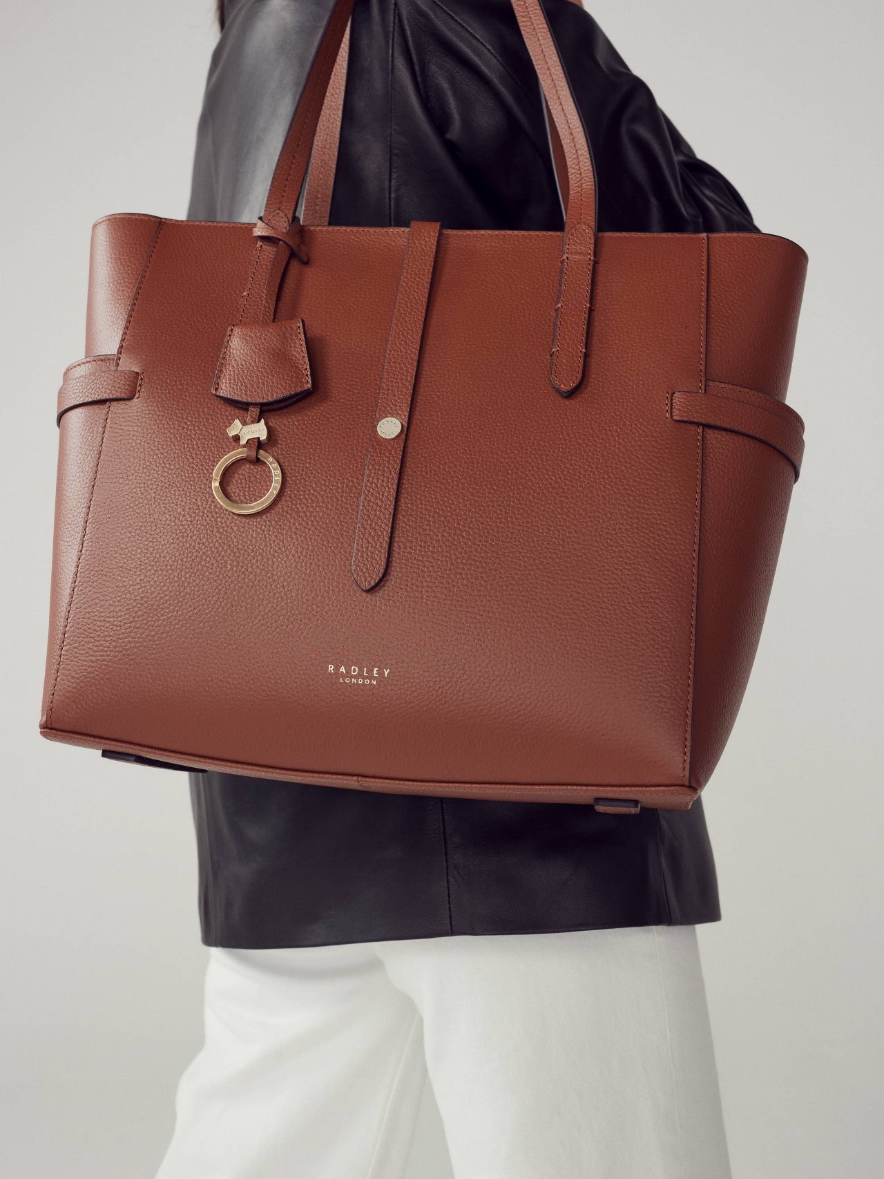 Dunsun & Chic classic shoulder bag | Classic bags, Brown shoulder bag,  Brown handbag